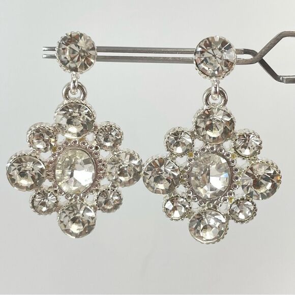 Bridal Silver Tone Glass Rhinestone Earrings Dangle Post Setting Elegant Sparkle - Picture 1 of 6